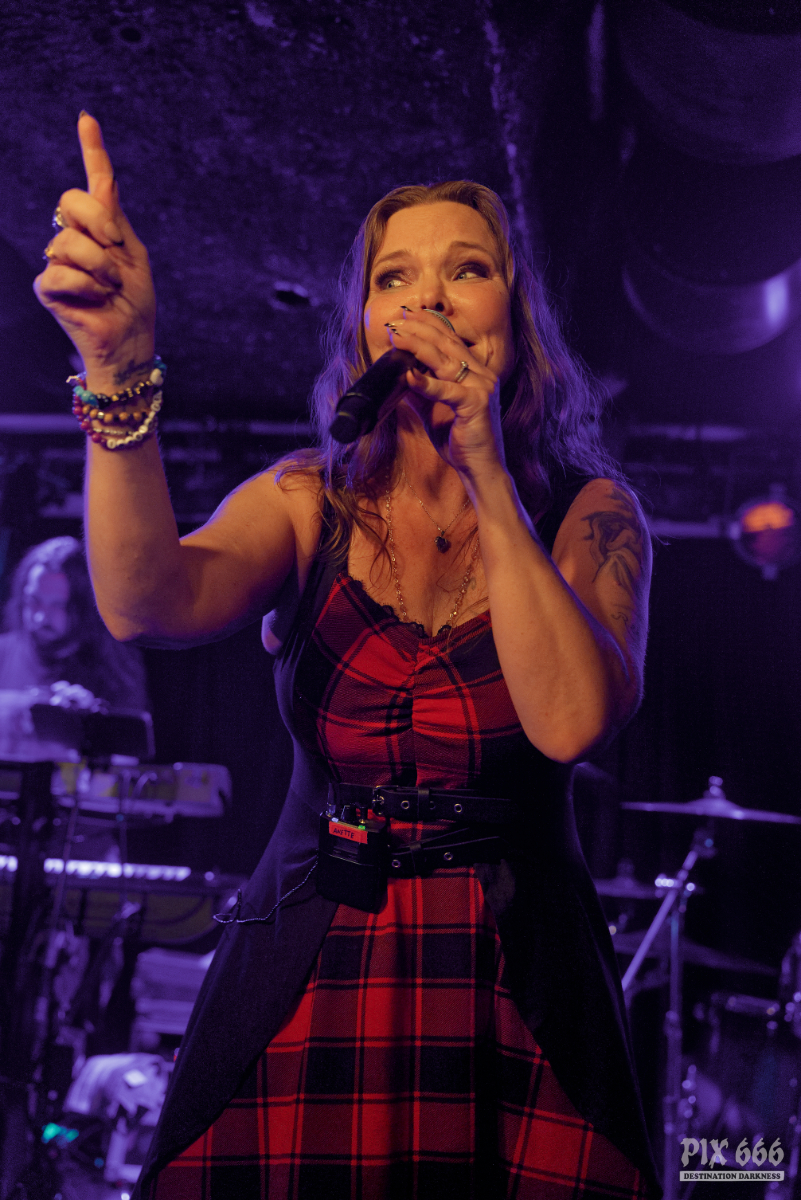 ANETTE OLZON WIen 20.08 (7)