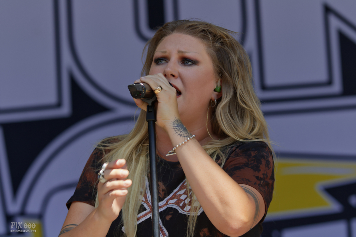 THUNDERMOTHER Rock Castle 2026 (5)